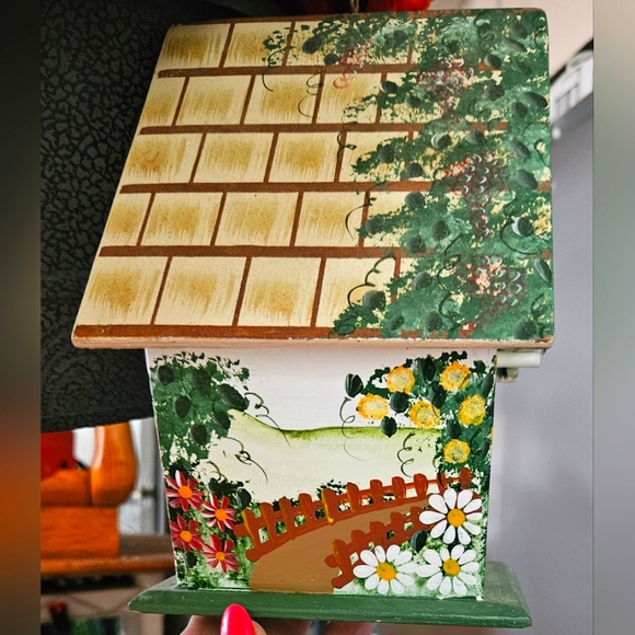 #172 VINTAGE- Decorative Handpainted Birdhouse- Home Decor - Picture 4 of 4